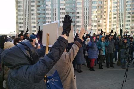 «Лучше сегодня быть активным, чем завтра радиоактивным». В Москве усиливается протестная активность