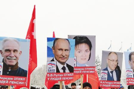 В Ульяновске состоялись праздничная демонстрация и митинг в честь 102 годовщины Великой Октябрьской социалистической революции