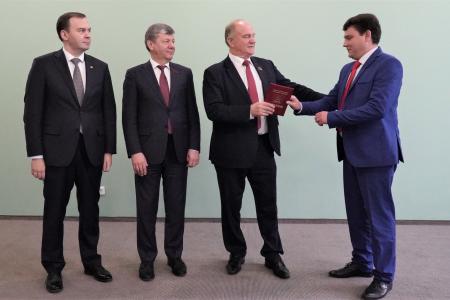 Г.А. Зюганов вручил дипломы выпускникам Центра политической учебы ЦК КПРФ