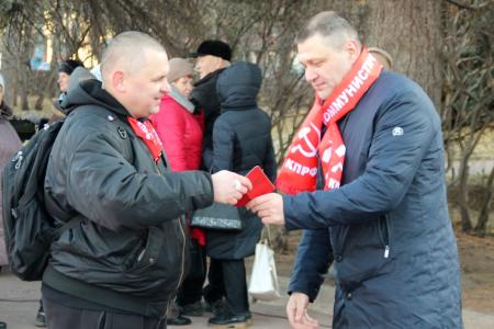 Челябинские коммунисты на Алом поле провели торжественное празднование Великого Октября