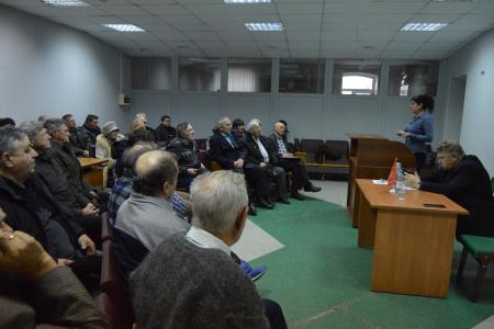 В Алтайском крае на встрече с Марий Прусаковой граждане осудили атаку рейдеров на подмосковный совхоз имени Ленина