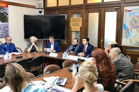 ​Олег Лебедев провёл круглый стол, посвящённый правоприменительной практике в сфере борьбы  с жестоким обращением с животными