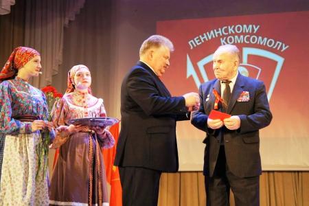 В Кургане коммунисты провели торжественное заседание и праздничный концерт