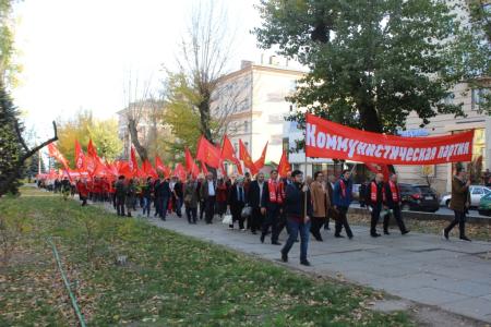 Сталинградские коммунисты отметили годовщину Великого Октября демонстрацией и митингом