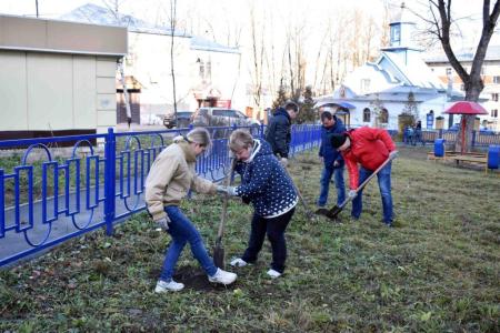 В Туле продолжается акция «Сад Победы - Сад Жизни»