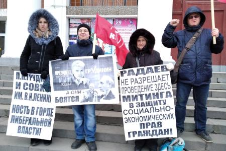 Саратов: марафон пикетов в защиту красных руководителей продолжается