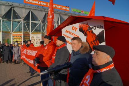«Хватит экономить на здоровье наших детей!». Митинг в Нижнем Новгороде 