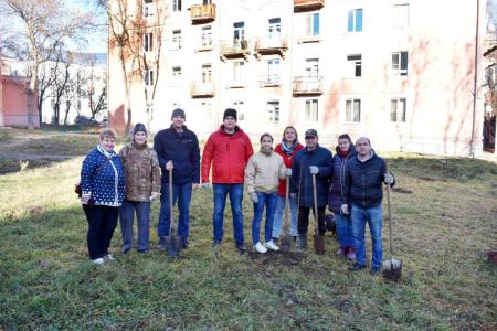 В Туле продолжается акция «Сад Победы - Сад Жизни»