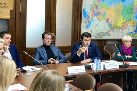 ​Олег Лебедев провёл круглый стол, посвящённый правоприменительной практике в сфере борьбы  с жестоким обращением с животными