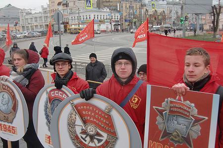 Ивановские коммунисты отметили 102-ю годовщину Великого Октября демонстраций и митингом