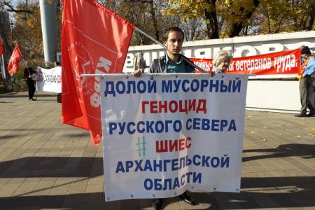 В Краснодаре активисты КПРФ провели пикет против социально-экономического курса партии власти и преследования красных руководителей 