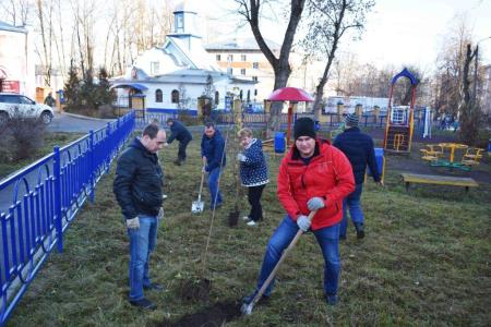 В Туле продолжается акция «Сад Победы - Сад Жизни»