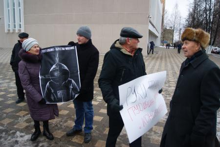 В Кирове прошла акция в защиту народных предприятий и губернаторов-коммунистов