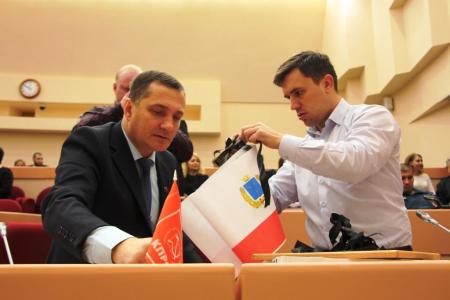Саратовские коммунисты покинули заседание облдумы в знак протеста