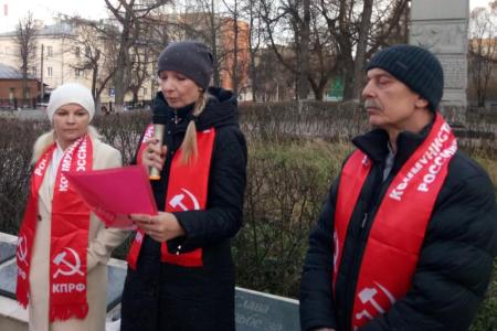 Тульский обком КПРФ отметил 102-ю годовщину Великого Октября