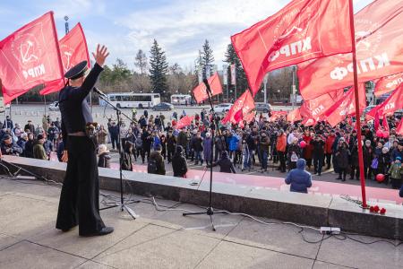 Красноярские коммунисты ярко отметили 102-ю годовщину Великого Октября