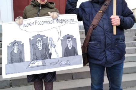 Саратов: марафон пикетов в защиту красных руководителей продолжается