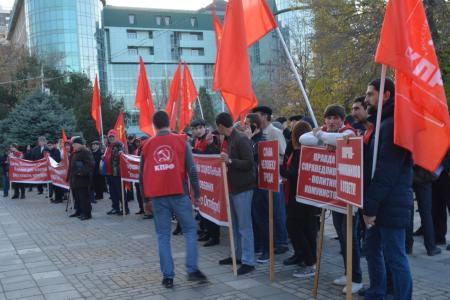 Дагестан. Митинг в честь 102-й годовщины Великого Октября прошел в Махачкале