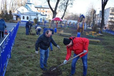 В Туле продолжается акция «Сад Победы - Сад Жизни»