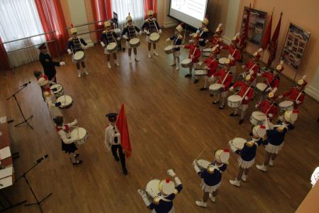 В Орле состоялся конкурс Знамённых групп и барабанщиков