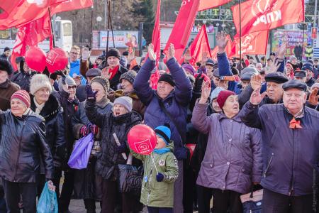 Красноярские коммунисты ярко отметили 102-ю годовщину Великого Октября