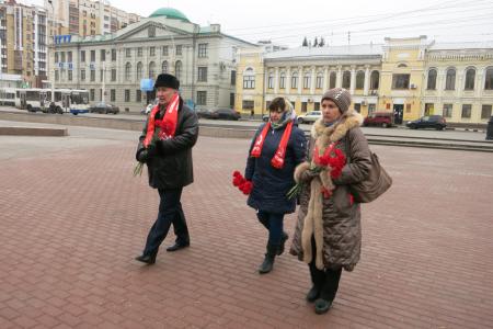 Тамбов. Цветы памяти Зое Космодемьянской