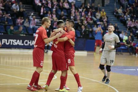 Лига чемпионов: четвертая подряд победа МФК КПРФ!