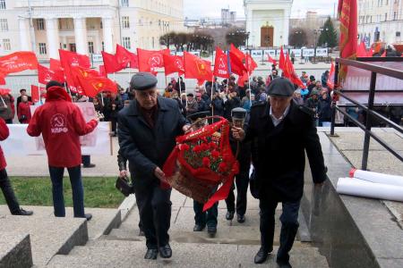 В Чувашии прошли митинги в честь 102-й годовщины Великого Октября