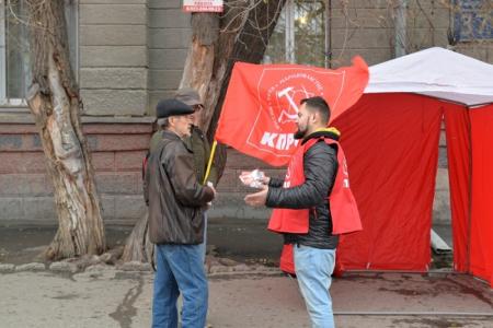 Новосибирцы - за Грудинина! Активисты КПРФ провели пикет в защиту директора Совхоза им. Ленина
