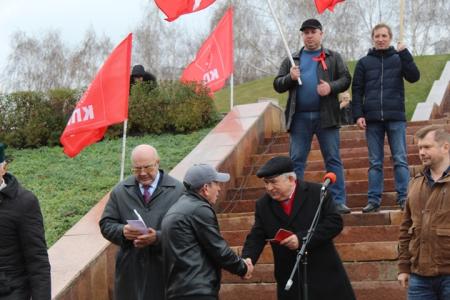 Коммунисты Казани провели акцию, посвящённую 102-й годовщине Великой Октябрьской социалистической революции