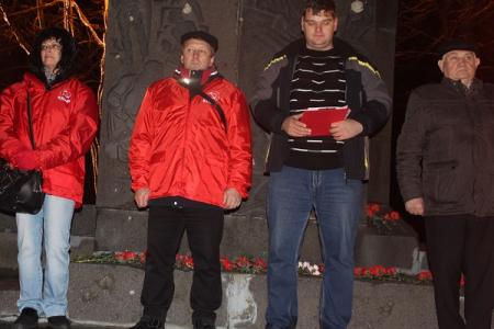 Новгородские коммунисты провели митинг в честь годовщины Великого Октября 