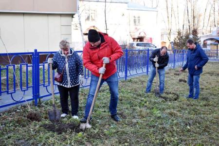В Туле продолжается акция «Сад Победы - Сад Жизни»