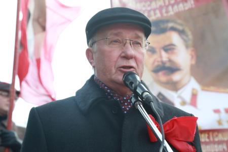 Омск. Слава людям труда, верным памяти и целям социалистической революции!