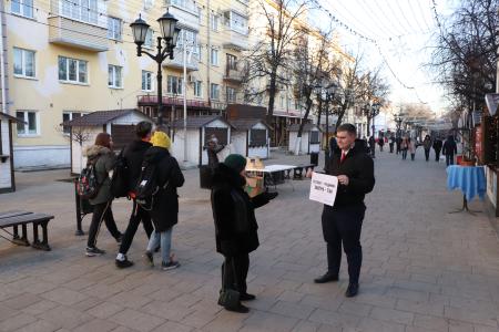 Рязань за Грудинина! Молодёжный актив провёл ряд одиночных пикетов в поддержку «красного директора»
