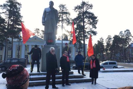 Красные флаги надежды. В Ленобласти отметили 7 Ноября