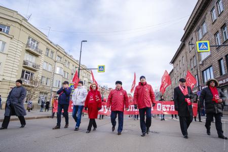 Красноярские коммунисты ярко отметили 102-ю годовщину Великого Октября