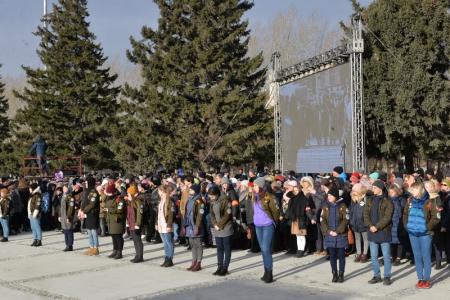 «Москва-Новосибирск»: Сибиряки зажгли вечный огонь на Монументе Славы