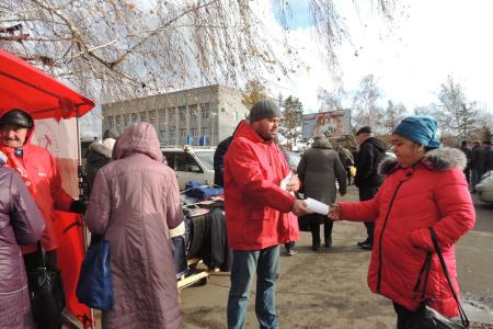 В Омске в рамках подготовки к празднованию годовщины Великой Октябрьской революции проходит серия пикетов