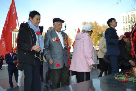 Коммунисты Калмыкии отметили 102-ю годовщину Великой Октябрьской социалистической революции