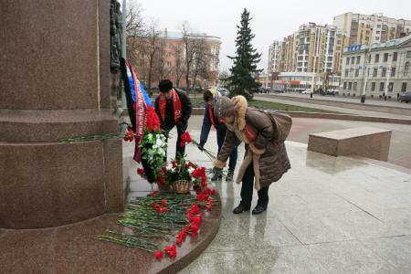 Тамбов. Цветы памяти Зое Космодемьянской