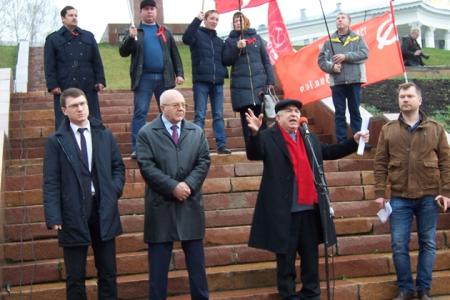 Коммунисты Казани провели акцию, посвящённую 102-й годовщине Великой Октябрьской социалистической революции