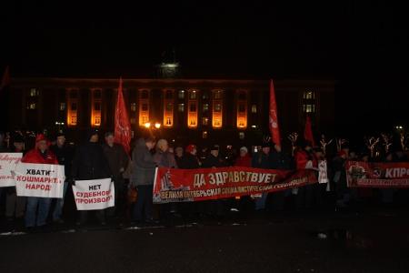 Новгородские коммунисты провели митинг в честь годовщины Великого Октября 