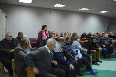 В Алтайском крае на встрече с Марий Прусаковой граждане осудили атаку рейдеров на подмосковный совхоз имени Ленина