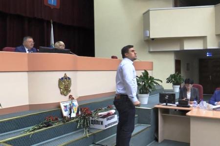 Саратовские коммунисты покинули заседание облдумы в знак протеста