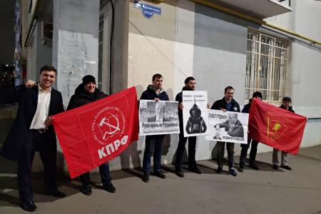 Саратовские коммунисты проводят пикеты в защиту совхоза имени Ленина
