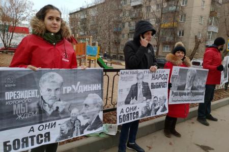 Саратов: марафон пикетов в защиту красных руководителей продолжается