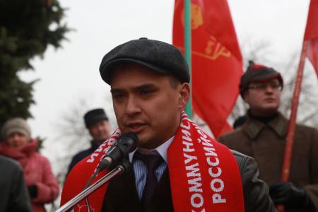 Омск. Слава людям труда, верным памяти и целям социалистической революции!
