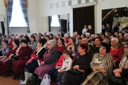 Алтайский край. Коммунисты Барнаула и Бийска провели концерты, посвященные Дню Матери