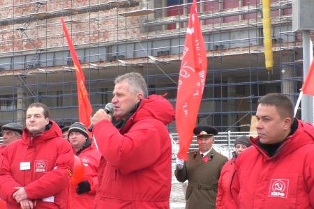 В Ульяновске состоялись праздничная демонстрация и митинг в честь 102 годовщины Великой Октябрьской социалистической революции