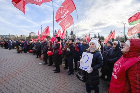 Красноярские коммунисты ярко отметили 102-ю годовщину Великого Октября